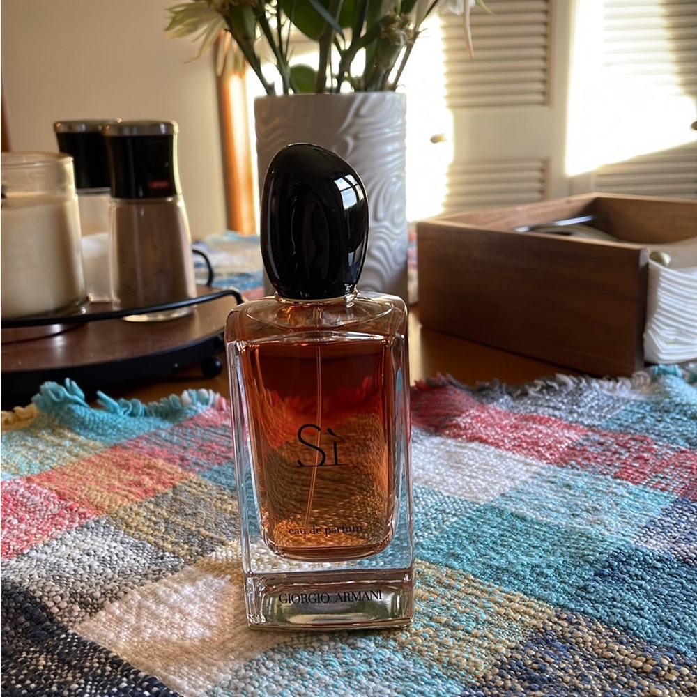 Giorgio Armani Si Perfume